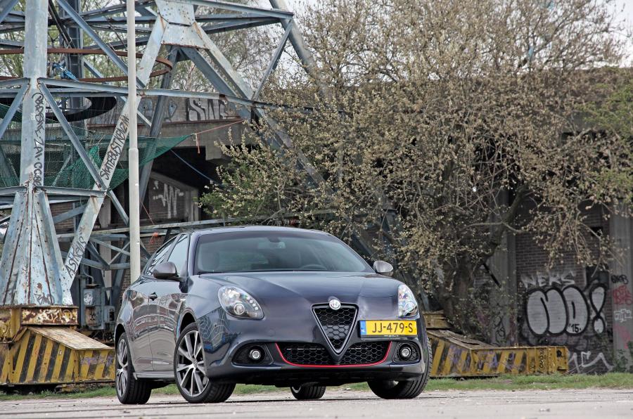  Alfa Romeo Giulietta Veloce Pack 2016 года  (фото 24 из 27)